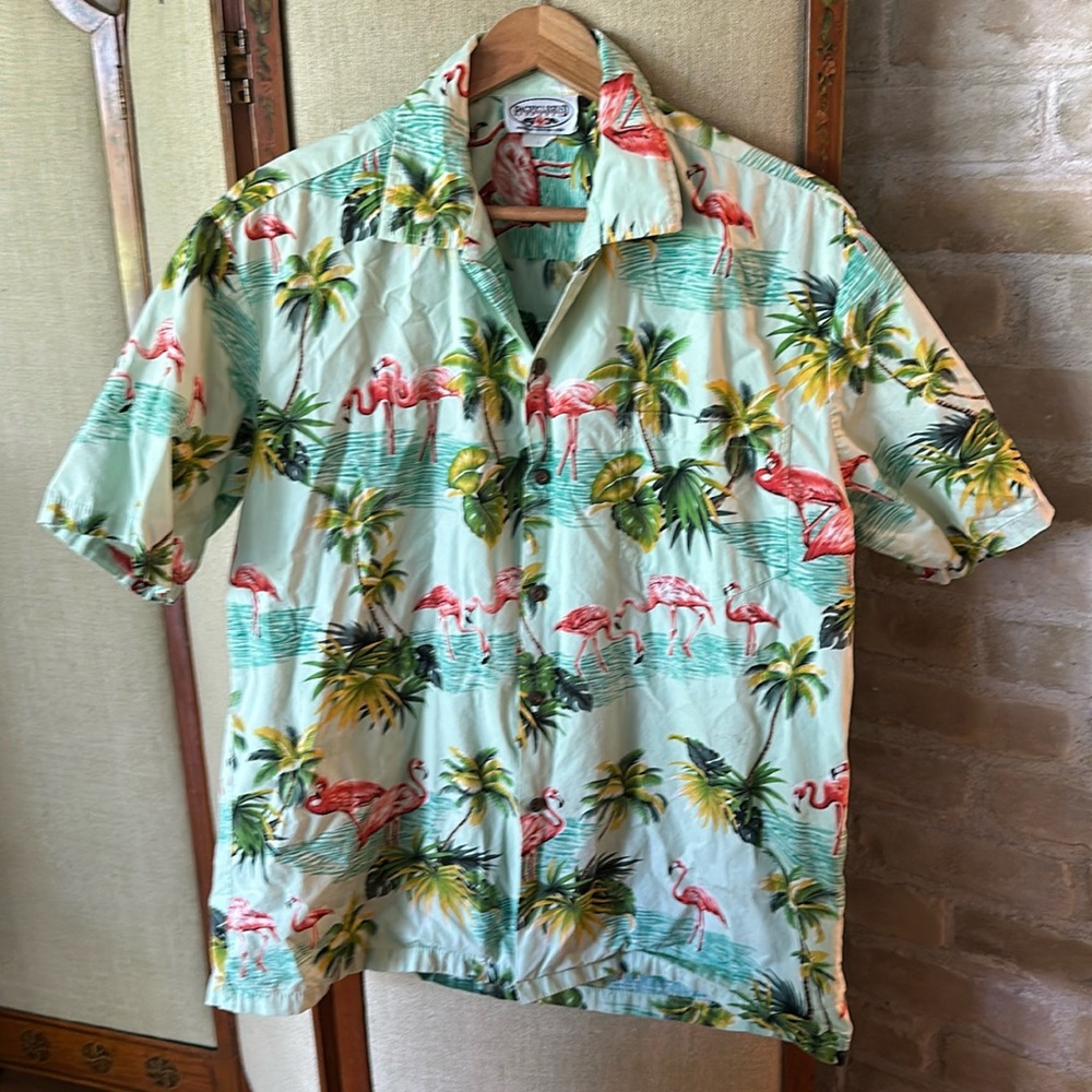 Pacific Legend Hawaiian shirt in size L with light green background w/flamingoes